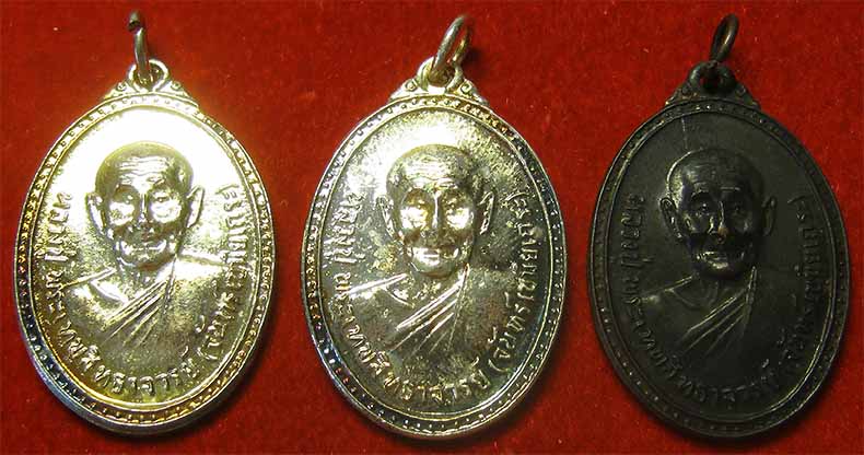 3 องค์ 3 เนื้อไม่ถึงพัน ลป.จันทร์ วัดศรีเทพ นครพนม กระไหล่ทอง-เงิน-รมดำ*280