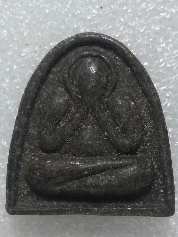 พระป้ดหลังยันต์กระบองไขว้ หลวงพ่อพูลทรัพย์ วัดอ่างศิลา ชลบุรี   เคาะเดียวครับ 