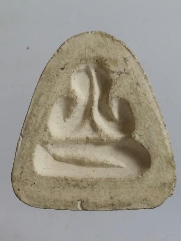 พระปิดตา เนื้อผง ไม่ทราบที่   เคาะเดียวครับ