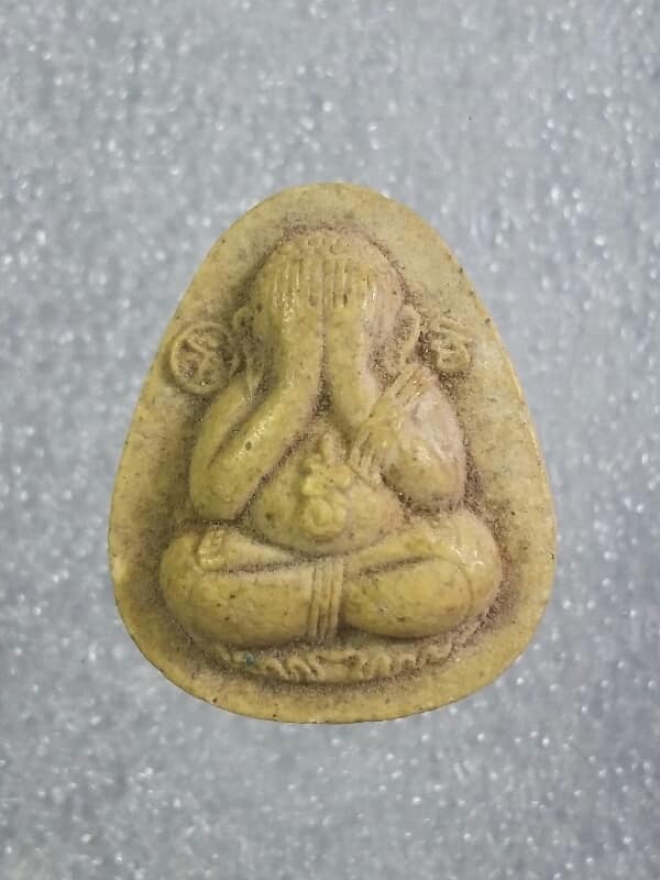 พระปิดตาสาริกมหาลาภ  วัดผ่านศึกอนุกูล  นครราชสีมา เคาะเดียวครับ 