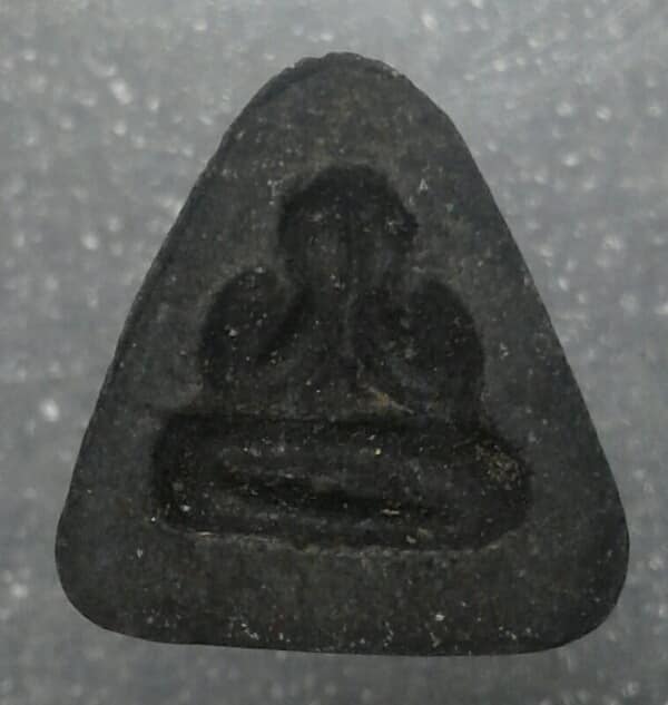 พระปิดตาหลังแบบ   ไม่ทราบที่    เคาะเดียวครับ