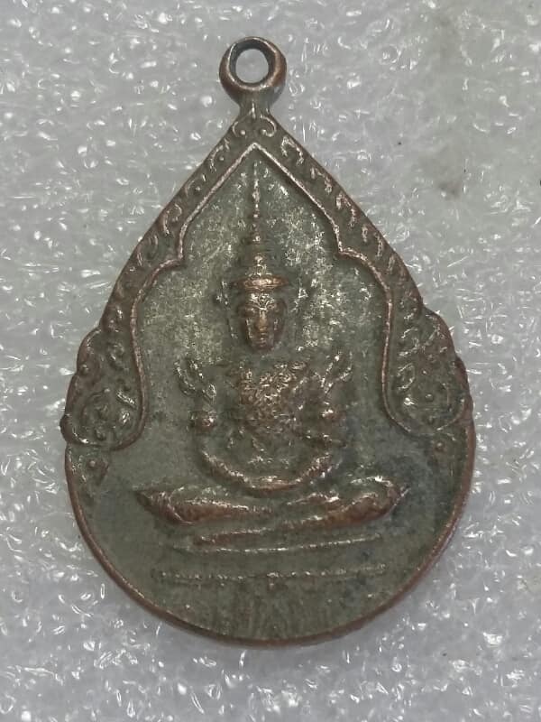 เหรียญพระแก้วมรกต ออกวัดข่อย สิงห์บุรี  เนื้อกะไหล่ เคาะเดียวครับ