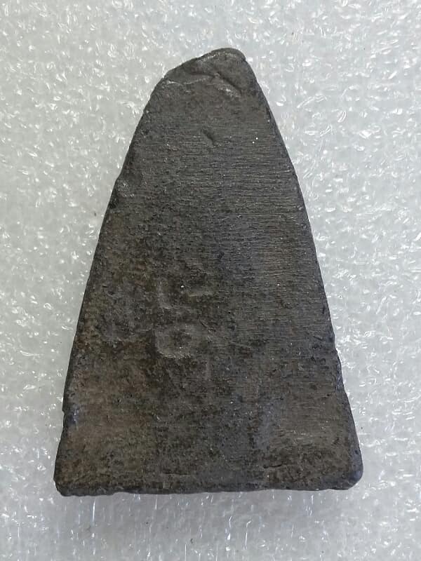 พระเนื้อผง หลังยันต์  ไม่ทราบที่   เคาะเดียวครับ 