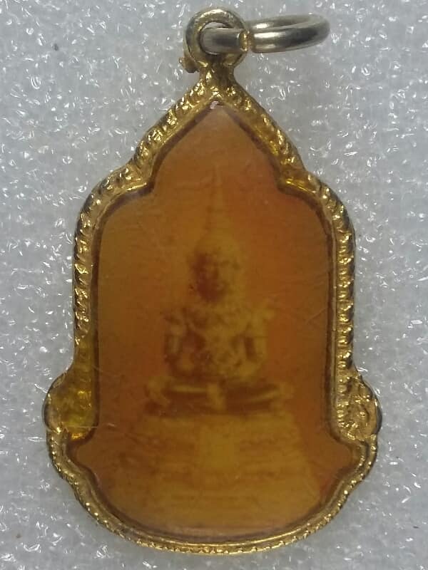 ล็อกเก็ตพระแก้วมรกต สมโภชน์กรุงรัตนโกสินทร์ ๒๐๐ ปี เคาะเดียวครับ