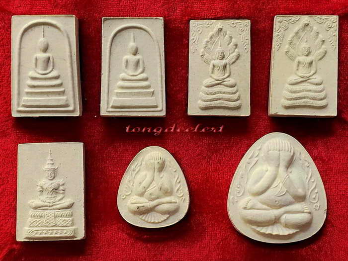 พระเนื้อผงผสมผงจิตรลดา สมเด็จพระญาณสังวร เสาร์ 5 ปี 2537 สวยมากพร้อมกล่องเดิมค่ะ