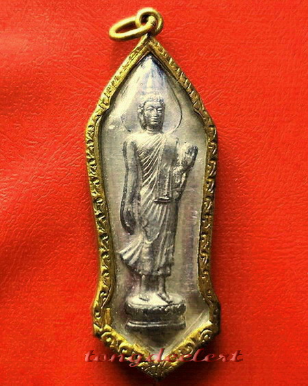 พระลีลา 25 พุทธศตวรรษ เนื้อชิน เลี่ยมเดิมตราธรรมจักร สวยมากค่ะ