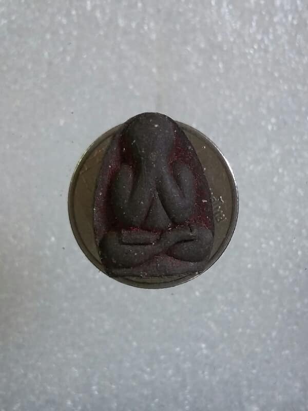 พระปิดตา เนื้อผง ไม่ทราบที่   เคาะเดียวครับ