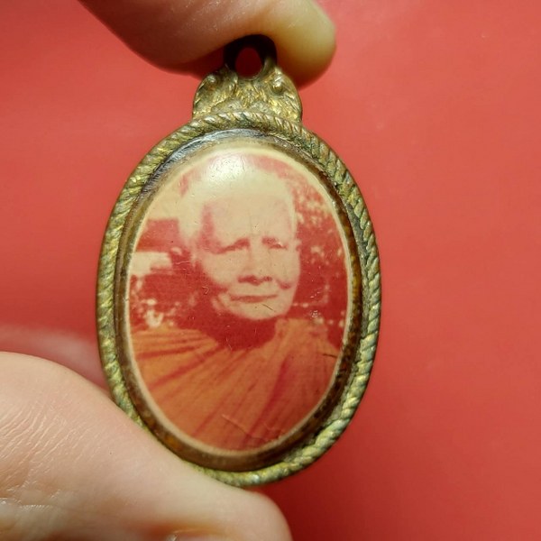 ล็อกเก็ตหลวงปู่แหวน งานผูกพัทธสีมา วัดรัตนราษฎร์บำรุง จ.ลพบุรี ปี 2521