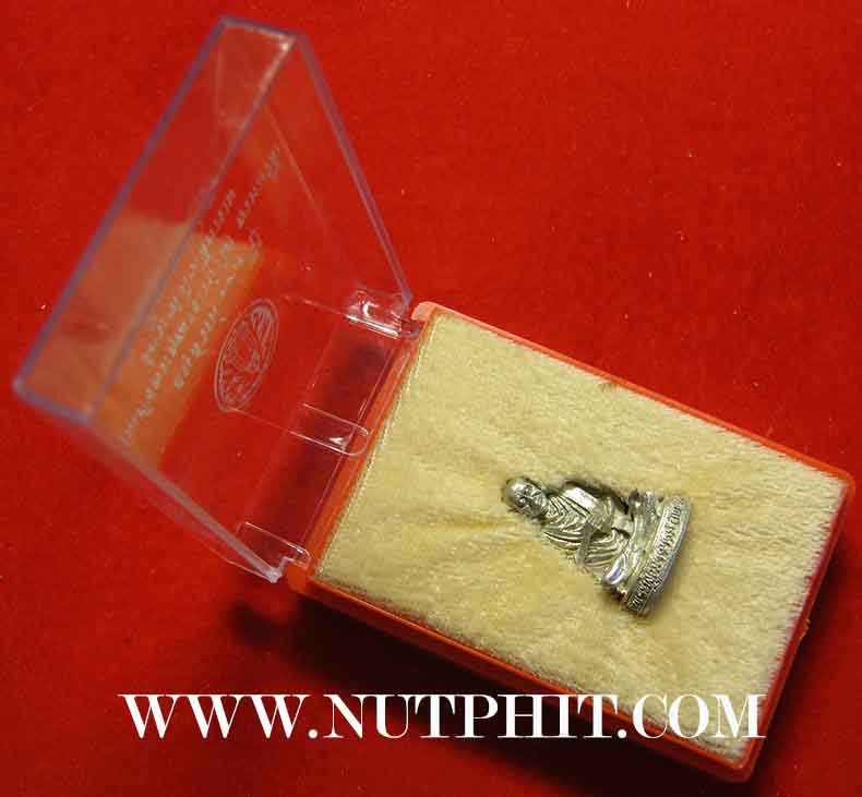 88*รูปหล่อสมเด็จพุฒาจารย์โต พ.ศ.๒๕๓๓ เนื้อเงินแท้ 2 โค๊ต สวยกริ๊บยันกล่องเดิม ๆ 