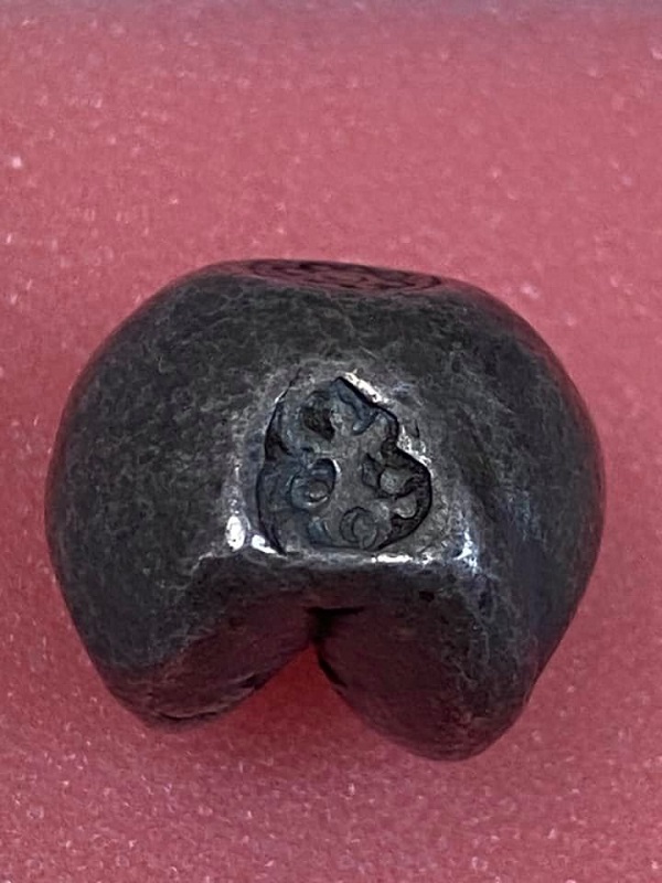 พดด้วงสมัยอยุธยา ตราครุฑ ยุคต้น หนัก1บาท สภาพสวยมาก หายาก