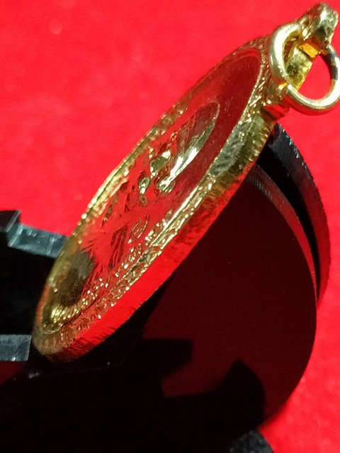 เหรียญหลวงพ่อคูณ วัดใหม่พิเรนทร์ ปี2519 กะไหล่ทอง