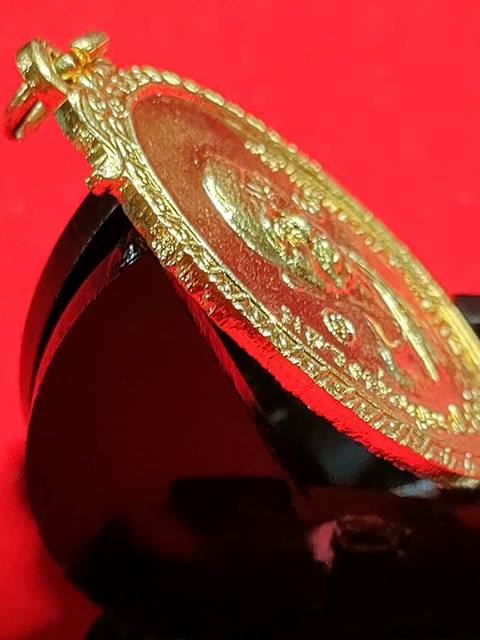 เหรียญหลวงพ่อคูณ วัดใหม่พิเรนทร์ ปี2519 กะไหล่ทอง องค์ที่2