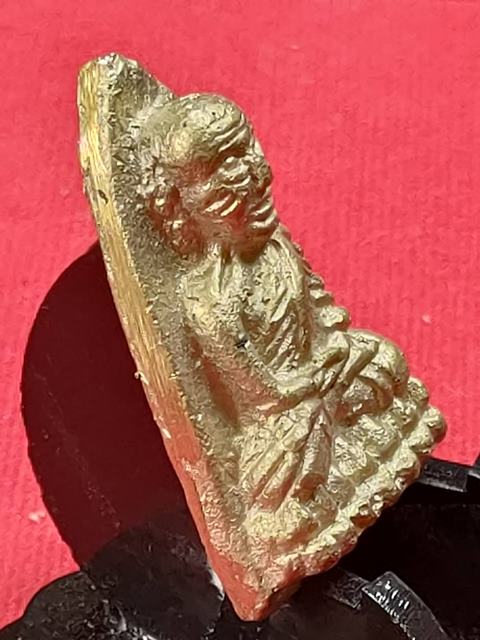 หลวงปู่ทวด พิมพ์เตารีดโบราณ หลวงพ่อทอง วัดสำเภาเชย จ.ปัตตานี  ตอกโค๊ต 9 ทอง เนื้อทองเหลือง 