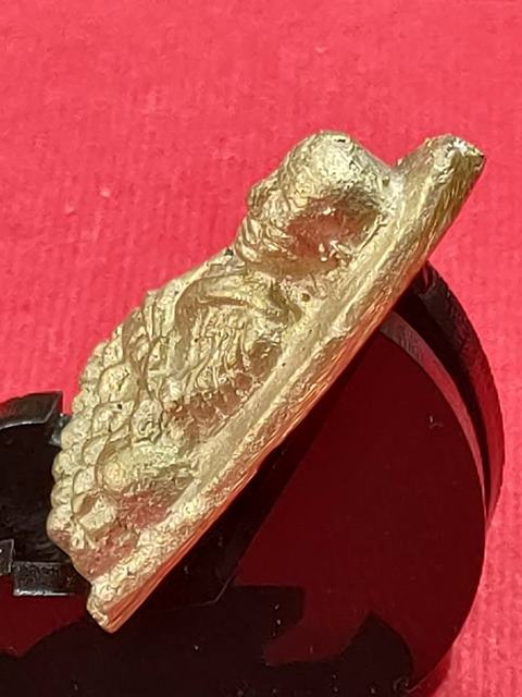 หลวงปู่ทวด พิมพ์เตารีดโบราณ หลวงพ่อทอง วัดสำเภาเชย จ.ปัตตานี  ตอกโค๊ต 9 ทอง เนื้อทองเหลือง 