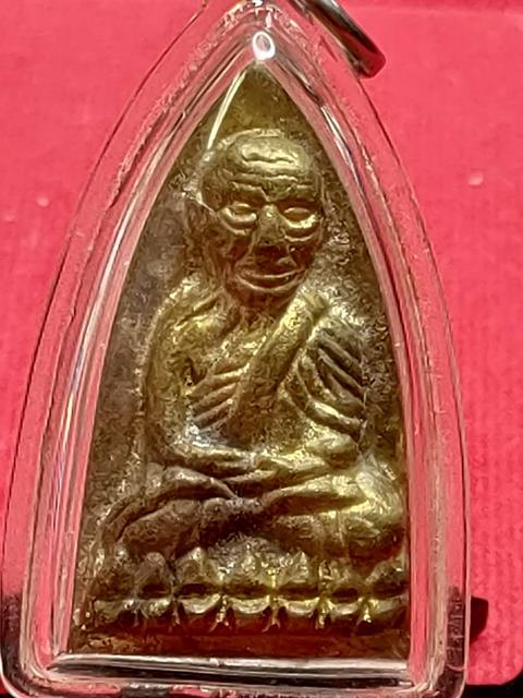 หลวงปู่ทวด พิมพ์เตารีดโบราณ หลวงพ่อทอง วัดสำเภาเชย จ.ปัตตานี  ตอกโค๊ต หนังสือจีน เนื้อทองเหลือง เลี่