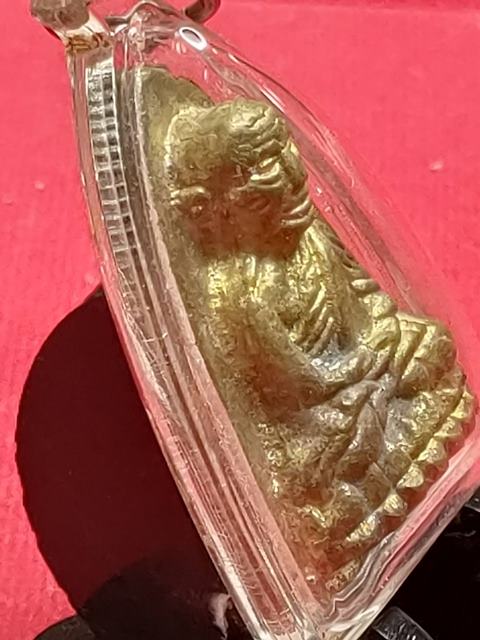 หลวงปู่ทวด พิมพ์เตารีดโบราณ หลวงพ่อทอง วัดสำเภาเชย จ.ปัตตานี  ตอกโค๊ต หนังสือจีน เนื้อทองเหลือง เลี่