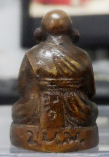 รูปเหมือนหล่ออุดเม็ดกริ่ง หลวงพ่อปาน วัดบางเหี้ย ออกวัดบางนางเพ็ง รุ่น 1 เนื้อทองผสม 