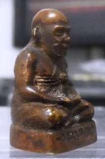 รูปเหมือนหล่ออุดเม็ดกริ่ง หลวงพ่อปาน วัดบางเหี้ย ออกวัดบางนางเพ็ง รุ่น 1 เนื้อทองผสม 