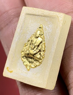 สมเด็จคำข้าว หลวงพ่อฤษีลิงดำ วัดท่าซุง สภาพสวย ลงทองคำเดิมๆ