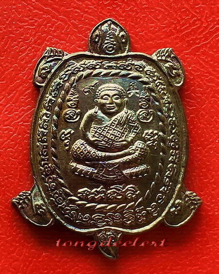 เหรียญพญาเต่าเรือน หลวงปู่หลิว รุ่นเฮงแสนเฮง เนื้อนวโลหะ ตอก 2 โค้ด ผิวรุ้ง สวยมากค่ะ