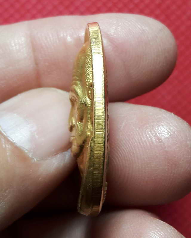 เหรียญรูปไข่กะไหล่ทอง หลวงพ่อเงินรุ่นพระพิจิตร ปี 2542-2543 พร้อมบัตรพระแท้