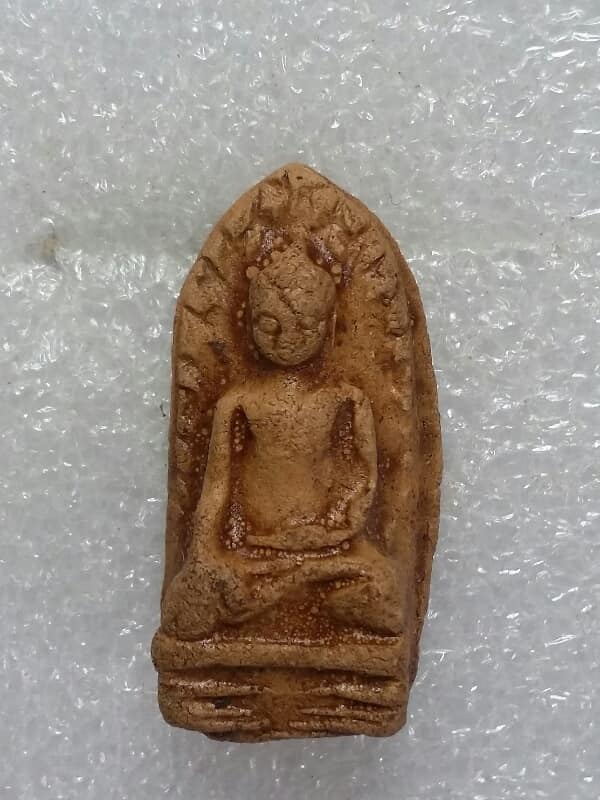 พระรอดวัดร่องส้าว อ.เมือง ลำพูน  + กล่อง เคาะเดียวแดงครับ