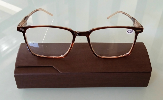 แว่นสายตายาว Clear Frame Side Dash ของใหม่ เลนส์คมชัดมาก พร้อมกล่องหรูหรา