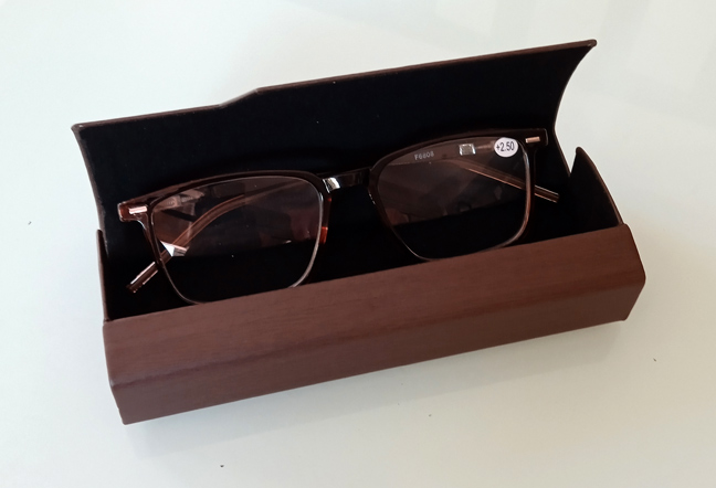 แว่นสายตายาว Clear Frame Side Dash ของใหม่ เลนส์คมชัดมาก พร้อมกล่องหรูหรา