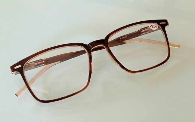 แว่นสายตายาว Clear Frame Side Dash ของใหม่ เลนส์คมชัดมาก พร้อมกล่องหรูหรา