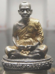 รูปหล่อนั่งสมาธิหลวงพ่อคูณ