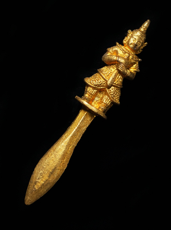 พระขรรค์ท้าวเวสสุวรรณ หลวงพ่อสาคร วัดหนองกรับ จ.ระยอง"รุ่นพระไตรปิฏก ปี2544..