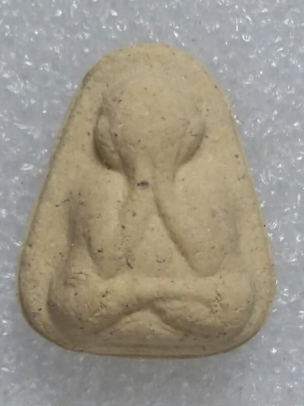 พระปิดตาหลวงปู่เกลี้ยง วัดเนินสุทธาวาส ชลบุรี  +กล่อง  เคาะเดียวครับ 