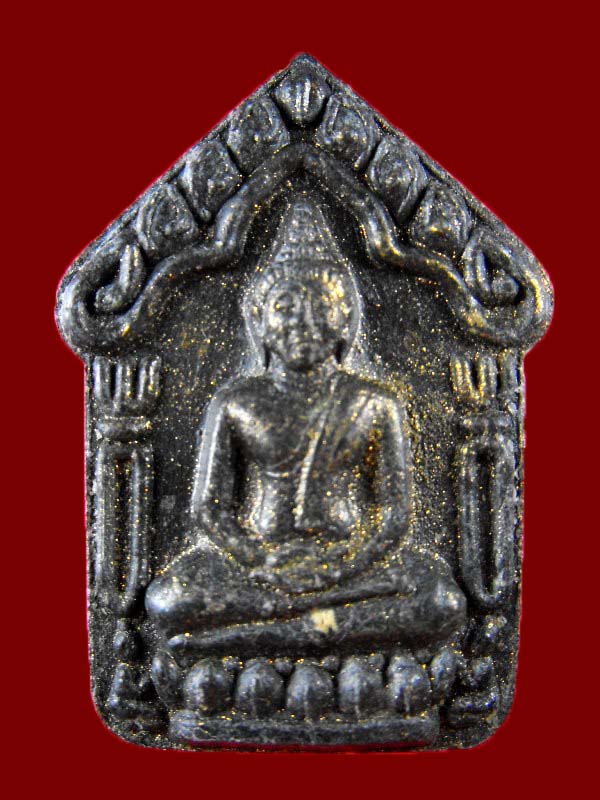 ขุนแผนผงพรายกุมาร หลังนางบัวคลี่ หลวงพ่อสาคร วัดหนองกรับ "รุ่นไตรมาส ปี2544"..เนื้อดำ ตะกรุดทองคำ