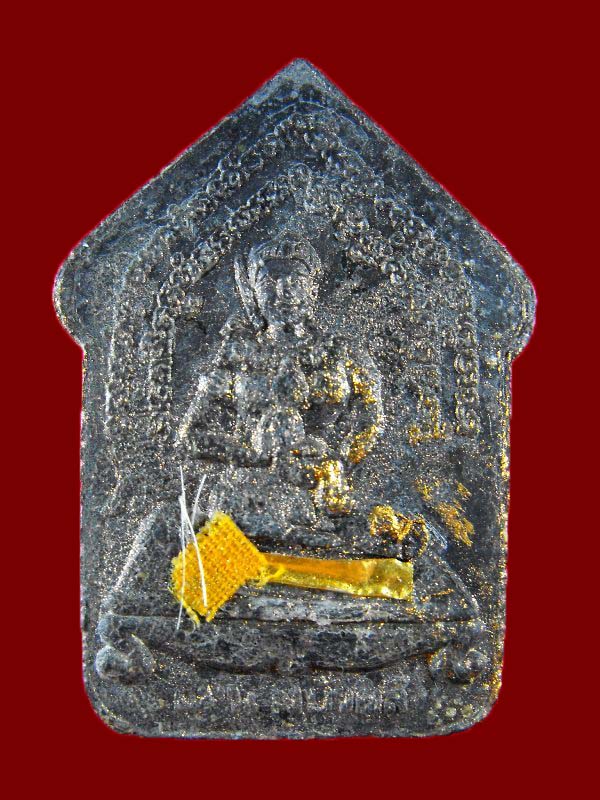 ขุนแผนผงพรายกุมาร หลังนางบัวคลี่ หลวงพ่อสาคร วัดหนองกรับ "รุ่นไตรมาส ปี2544"..เนื้อดำ ตะกรุดทองคำ