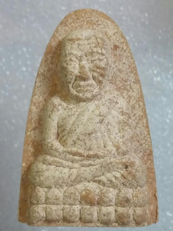  พระผงหลวงปู่ทวดหลังยันต์นะ ไม่ทราบวัด เคาะเดียวครับ 