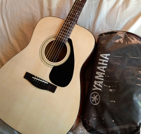กีตาร์ YAMAHA F310 ใหม่ๆเลย เสียงดีมาก จากร้านดัง