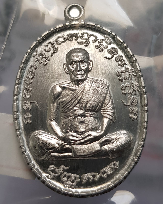 หลวงพ่อพัฒน์ วัดห้วยด้วน จ.นครสวรรค์ รุ่นเจริญพรกลาง พิมพ์เต็มองค์ขอบปล้องอ้อย เนื้อปีกเครื่องบิน
