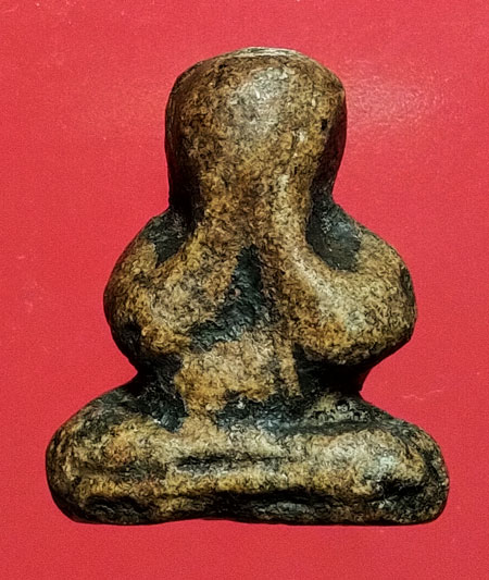 พระปิดตาพิมพ์ชลูด เนื้อผงจุ่มรัก ไม่ทราบที่