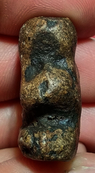 พระปิดตาพิมพ์ชลูด เนื้อผงจุ่มรัก ไม่ทราบที่