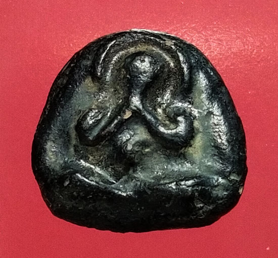 พระปิดตา เนื้อผงจุ่มรัก ไม่ทราบที่