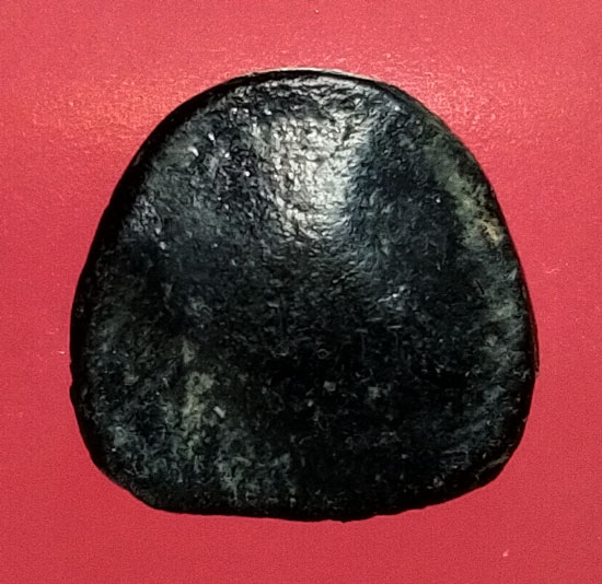 พระปิดตา เนื้อผงจุ่มรัก ไม่ทราบที่