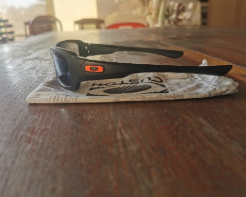 แว่นกันแดด Oakley สภาพสวยใช้น้อยมากคับของแท้จาก shop US.