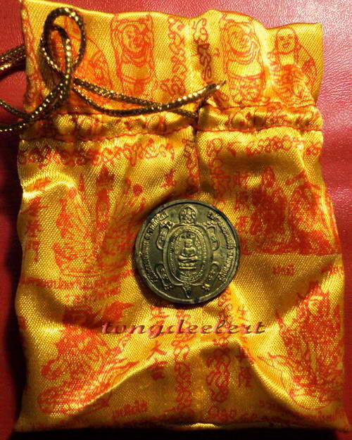เหรียญรุ่นสารพัดรวย หลวงปู่หลิว ปี 2538 พร้อมถุงทอง สวยมากค่ะ