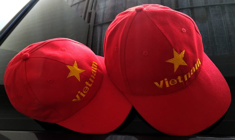 พร้อมกัน 6 ใบ หมวกดาวแดง-เหลือง จากประเทศเวียดนาม Vietnam caps