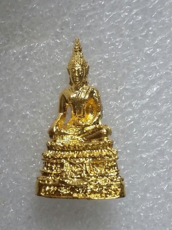 รุปหล่อหลวงพ่อองค์แสน วัดพระธาตุเชิงชุมวรวิหาร  สกลนคร  +กล่อง เคาะเดียวครับ 