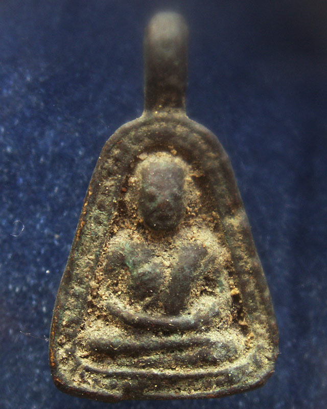 แท้จากวัด...เหรียญหล่อจอบใหญ่ หลวงพ่อเงิน รุ่นปืนแตก วัดคงคาราม (บางคลานใต้) พร้อมกล่องเดิม (1)