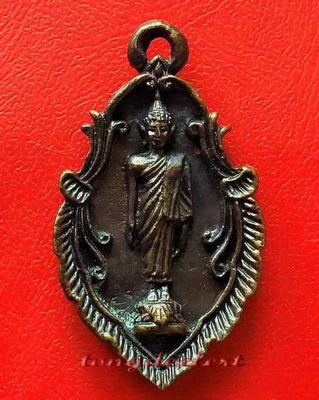 เหรียญหล่อใบสาเก พระพุทธเจ้าปางเปิดโลก หลวงปู่หลิว วัดไร่แตงทอง ปี 2539 สวยมากค่ะ