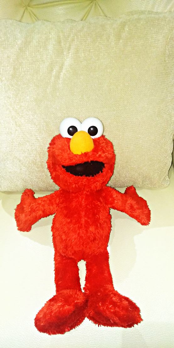 จัดให้ตุ๊กตาเอลโม่ ตัวละครจากหนังดังเรื่อง  sesame  street ,มีเสียงและสั่่นได้