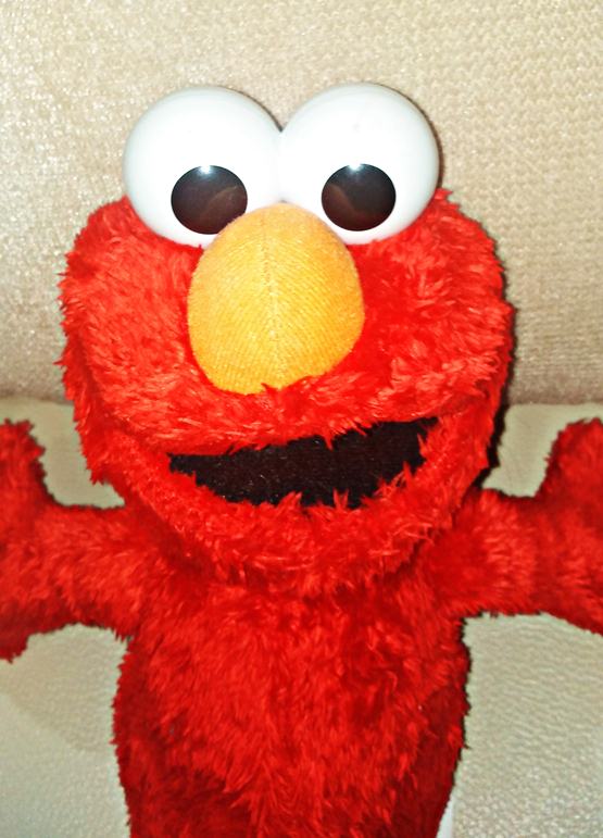 จัดให้ตุ๊กตาเอลโม่ ตัวละครจากหนังดังเรื่อง  sesame  street ,มีเสียงและสั่่นได้