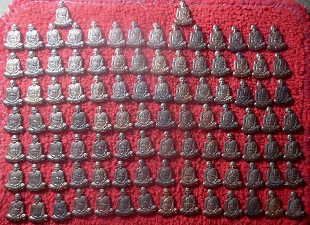 รูปเหมือนปั๊มครึ่งซีก หลวงพ่อแพ วัดพิกุลทอง สิงห์บุรี รุ่น แพบารมี 91 ปี 2537 เนื้อทองแดง100องค์